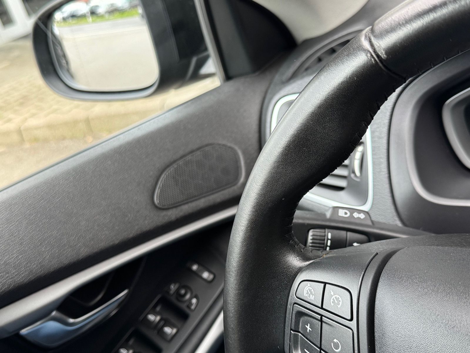 Volvo V40 V40 D2*ECO Kinetic*Euro6*85 Co²*Klima*Sitzheizg
