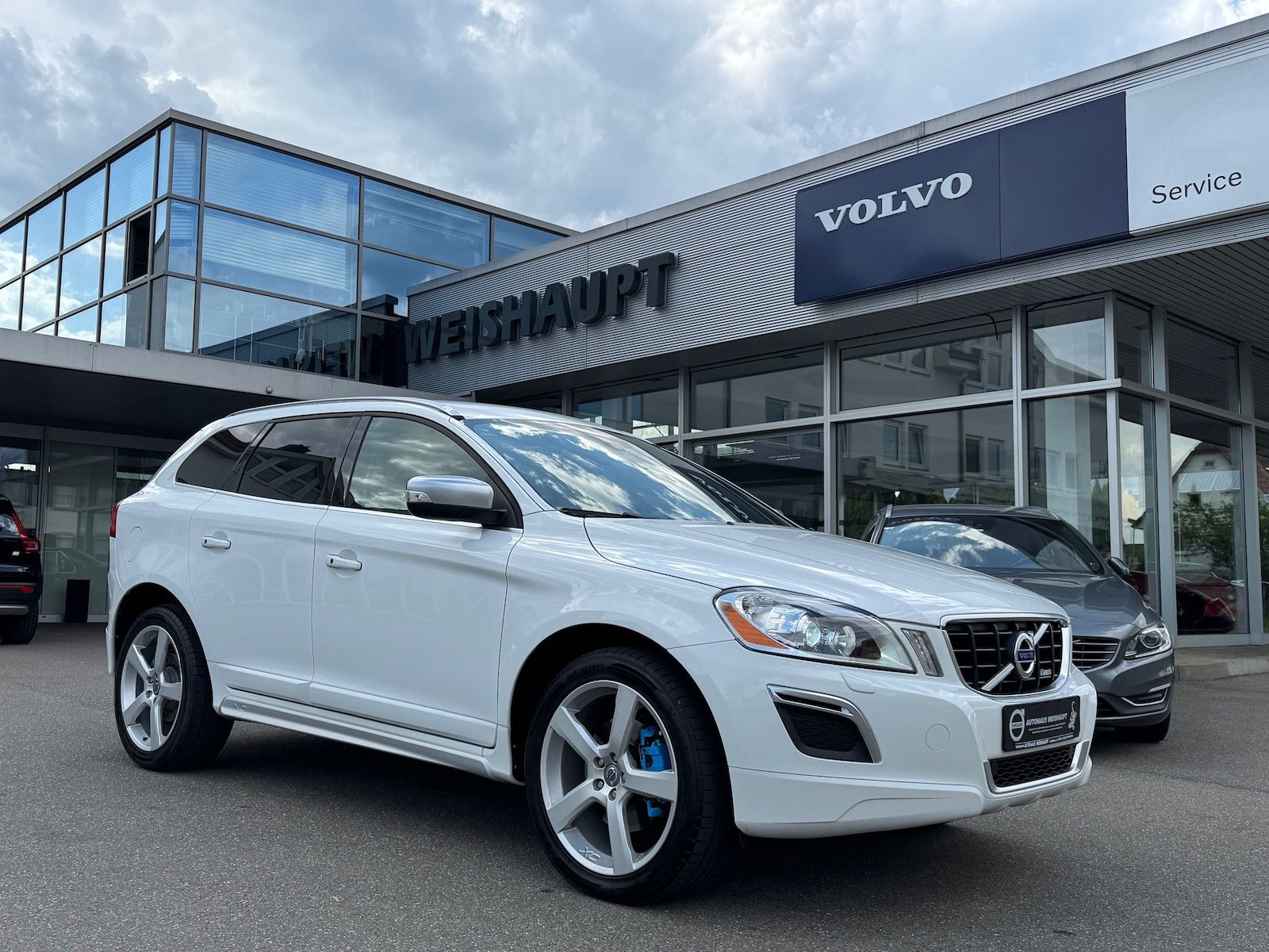 Volvo XC60 XC60 D4*R-Design*2WD*Xenon*Navi*PDC*elektr.Sitze
