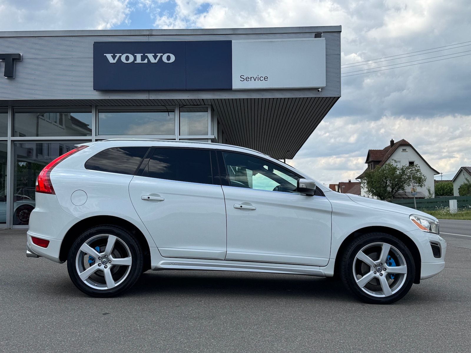 Volvo XC60 XC60 D4*R-Design*2WD*Xenon*Navi*PDC*elektr.Sitze