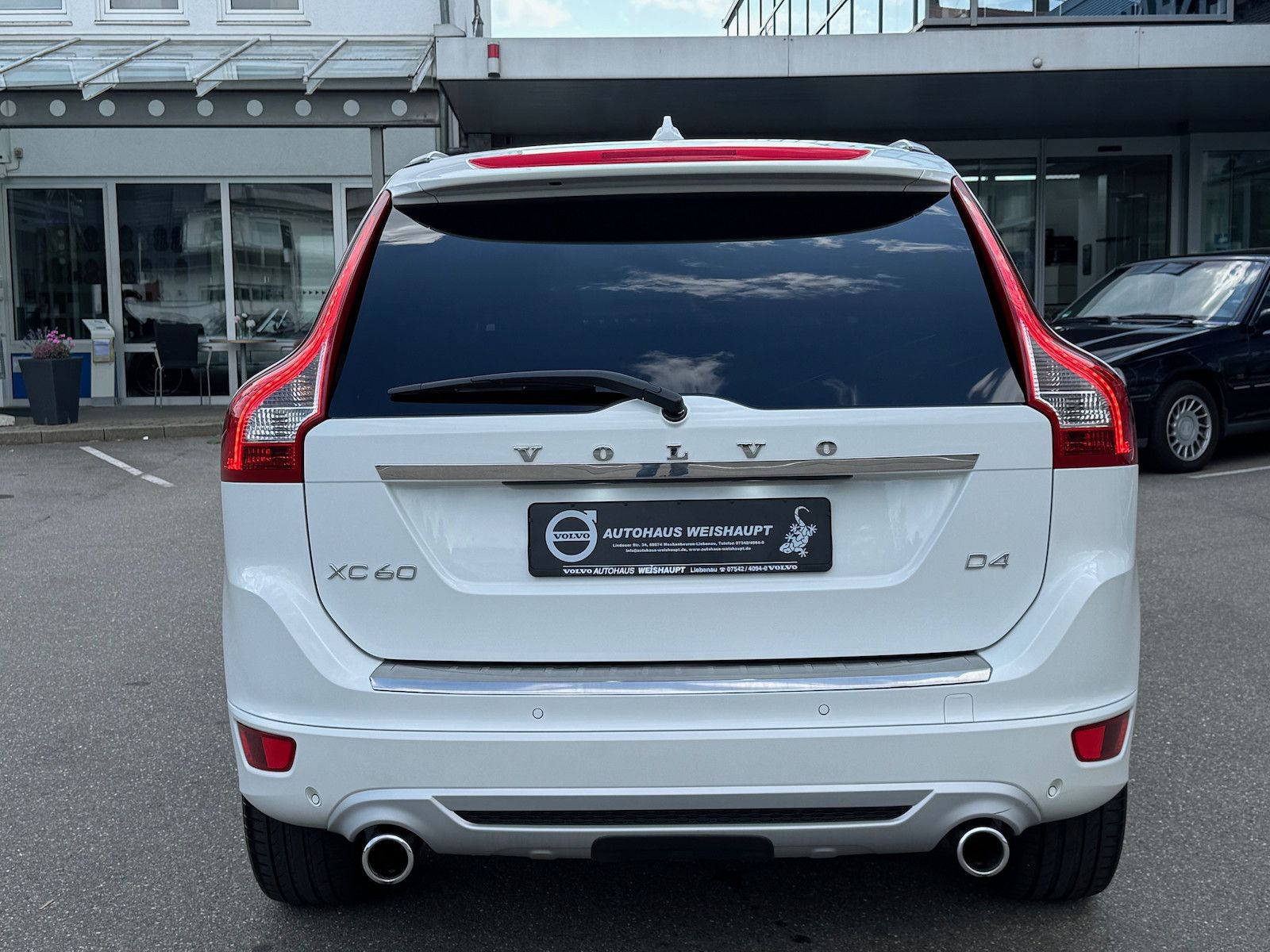 Volvo XC60 XC60 D4*R-Design*2WD*Xenon*Navi*PDC*elektr.Sitze