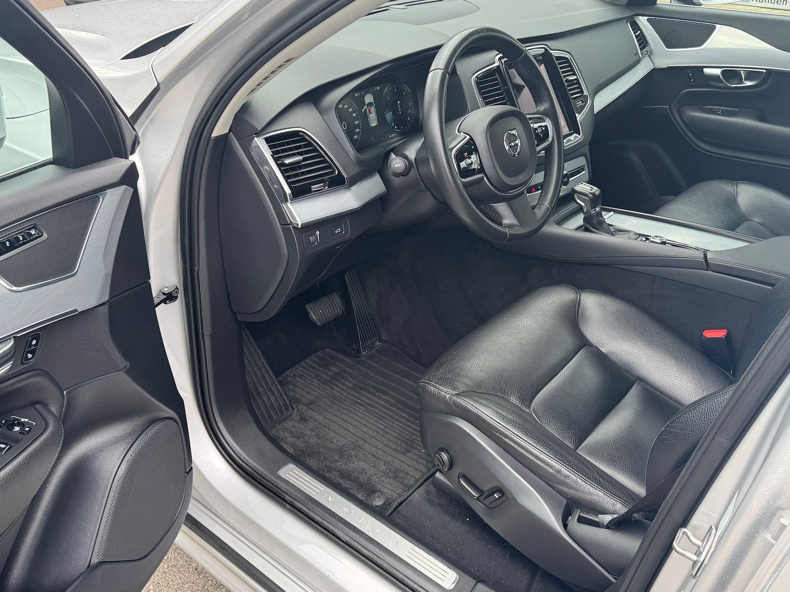 Volvo XC90 XC90 D5*AWD*Momentum*Elektr. Fahrersitz*360°*AHK